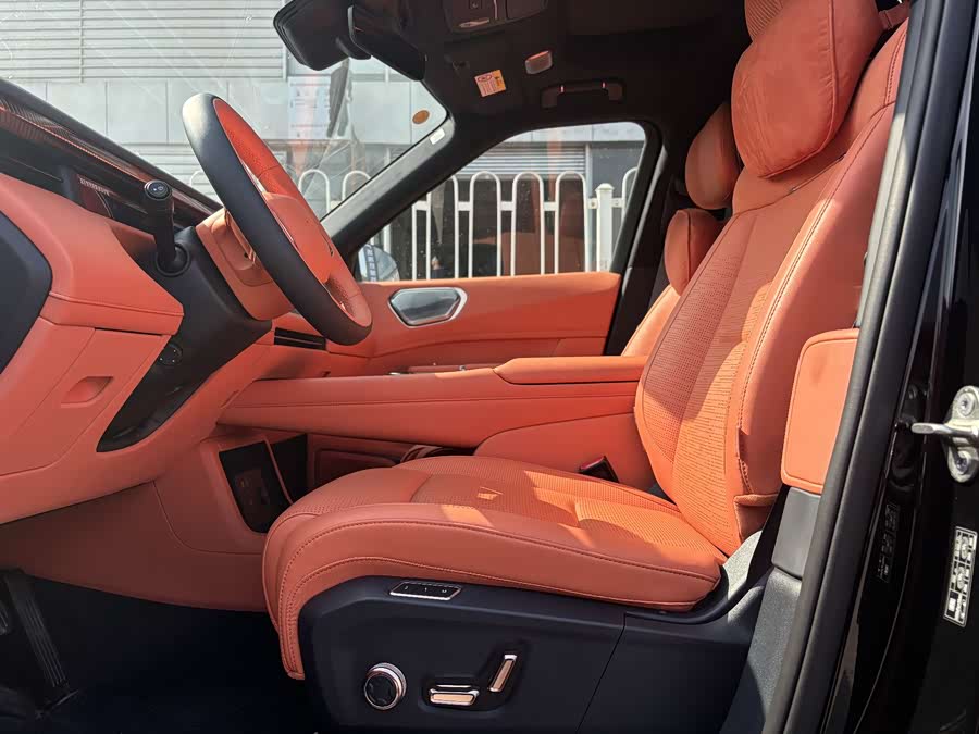 Lynk & Co 900 2025 car image #9