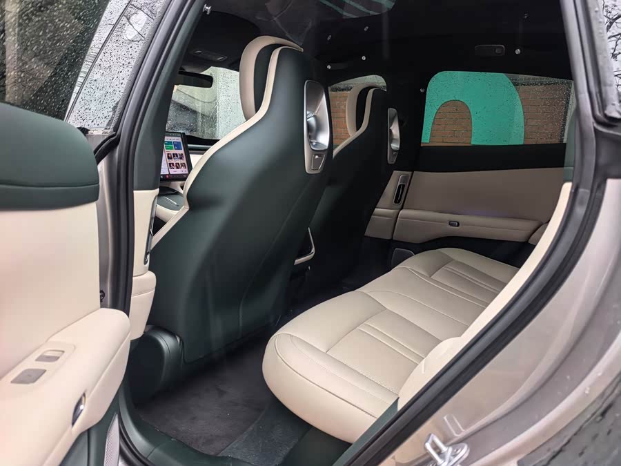 MI YU7 2025 car image #9