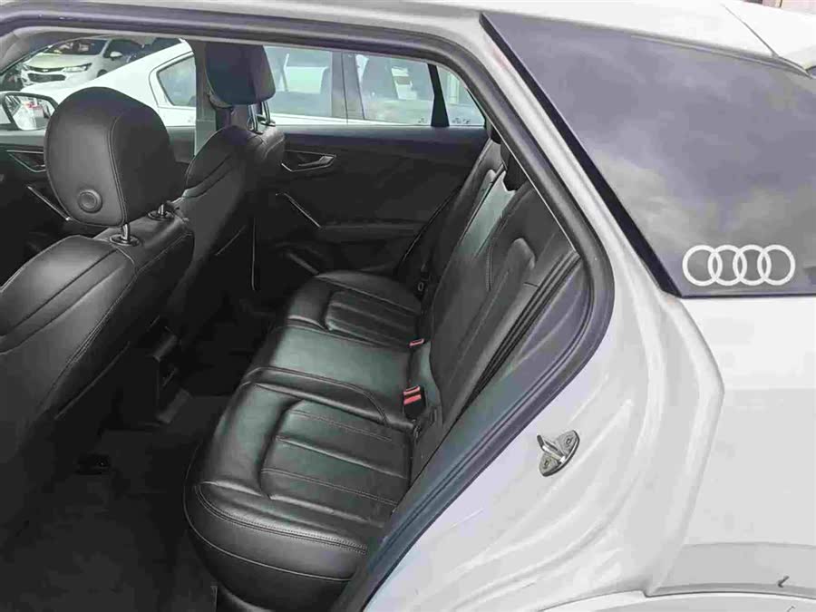 Audi Q2L 2024 صورة سيارة #9