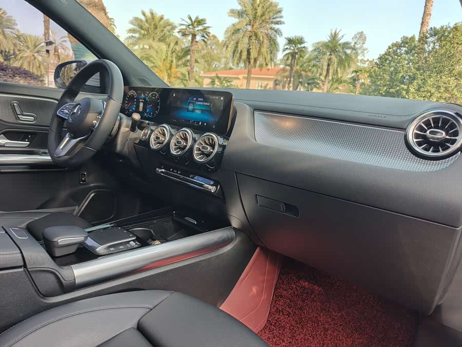 Mercedes-Benz GLA Class 2020 car image #9