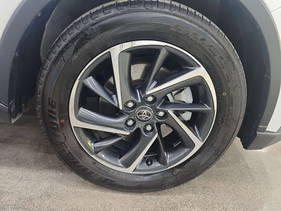 Toyota C-HR 2023 car image #9