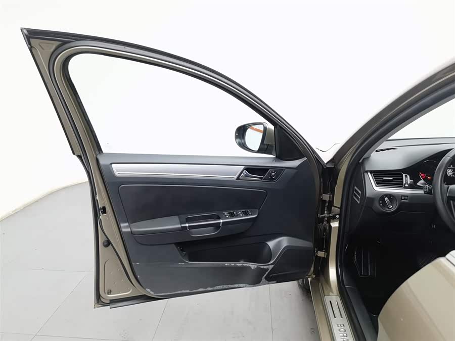 Volkswagen Bora 2013 car image #9