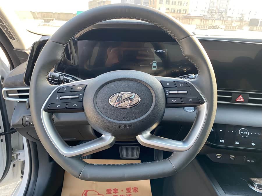 Hyundai Elantra 2022 car image #9