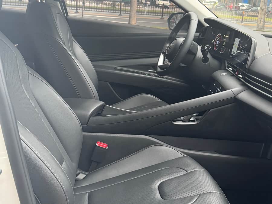 Hyundai Elantra 2022 car image #9