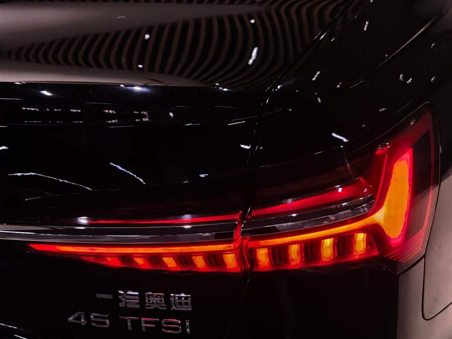 Audi A6L 2019 car image #9