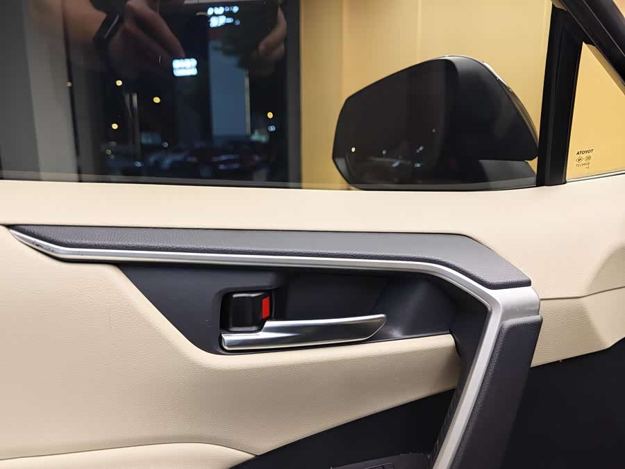 Toyota RAV4 2020 car image #9