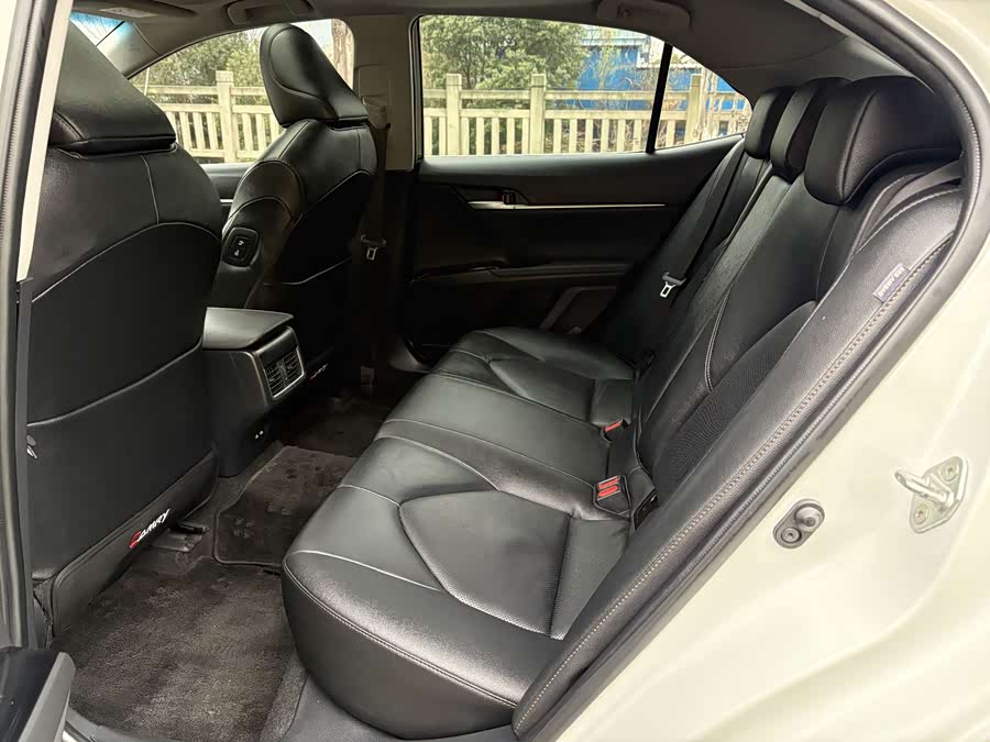 Toyota Camry 2022 car image #9