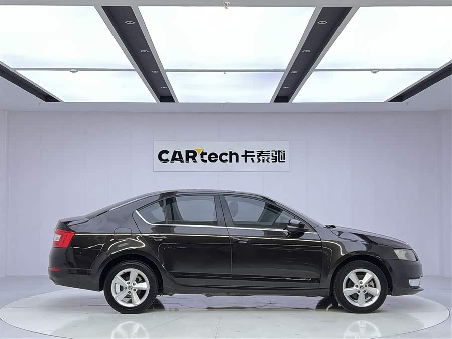 Skoda Octavia 2015 car image #9