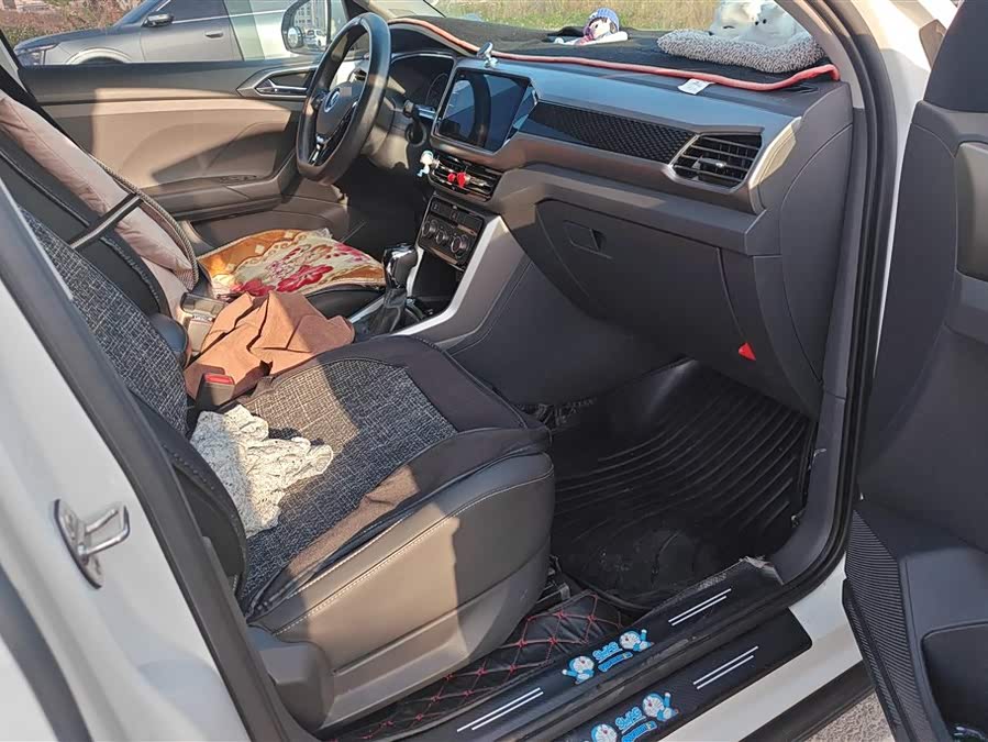 Volkswagen T-Cross 2021 car image #9