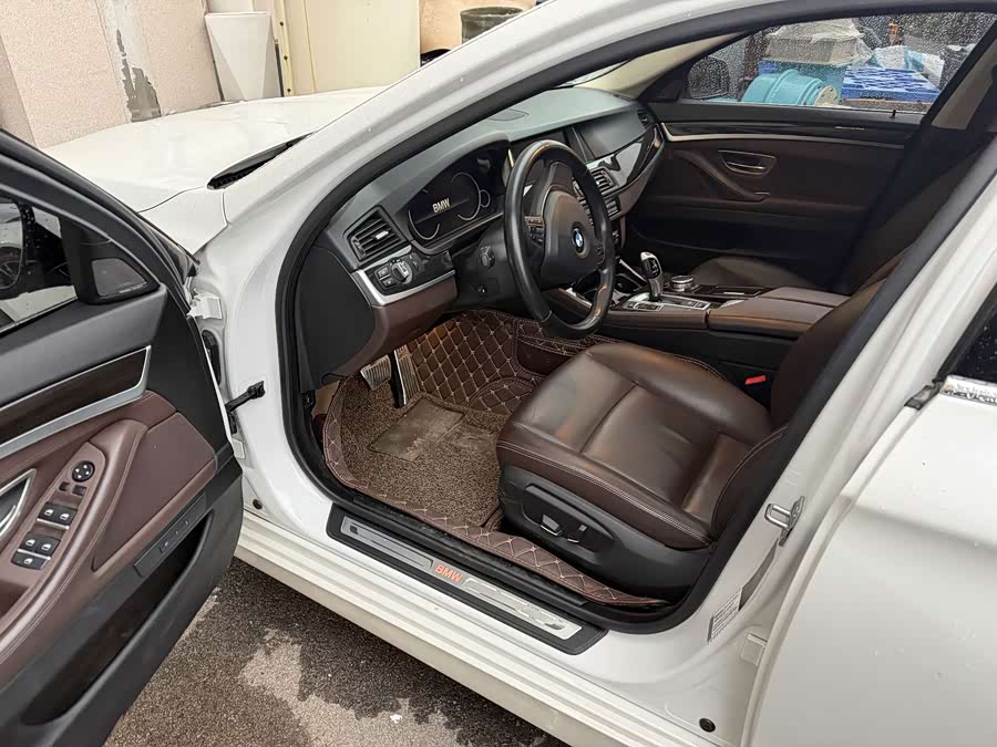 BMW 5 Series 2017 immagine di auto #9