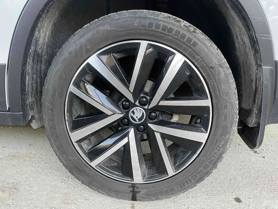 Skoda Kamiq 2023 car image #9