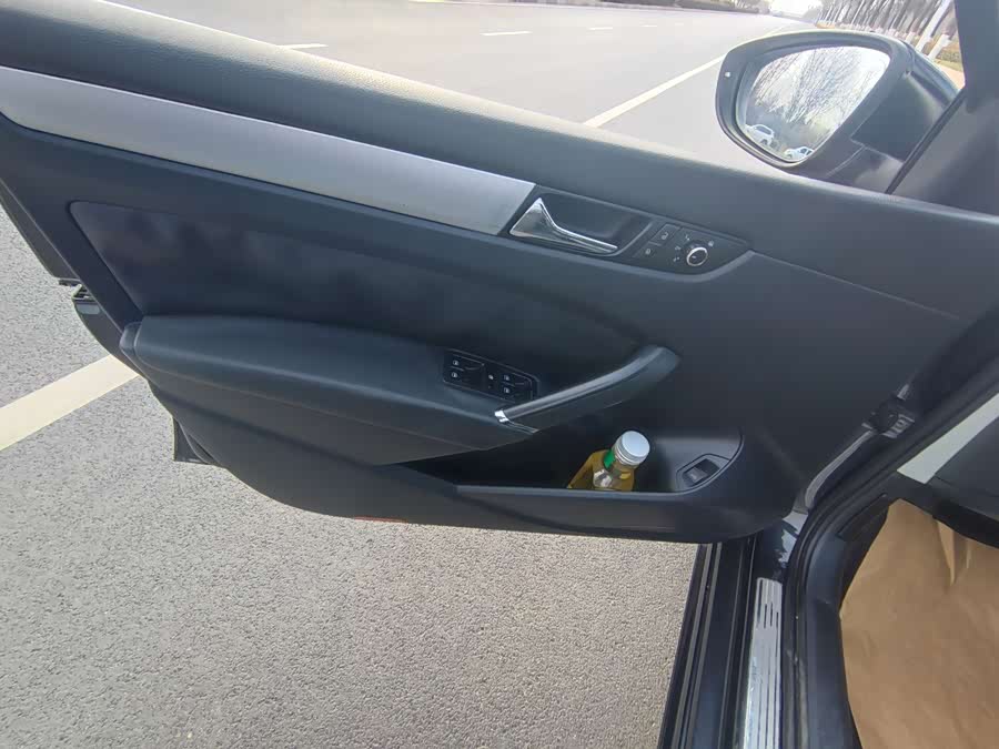 Volkswagen Passat 2013 car image #9