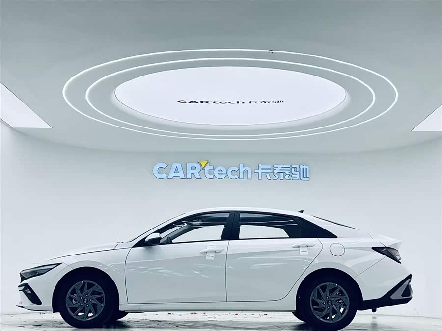 Hyundai Elantra imagen de coche #9