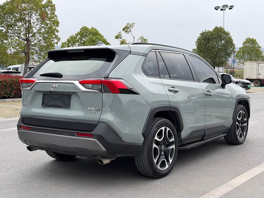 Toyota RAV4 2020 car image #9