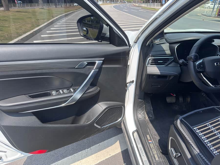 GEELY Boyue 2021 car image #9