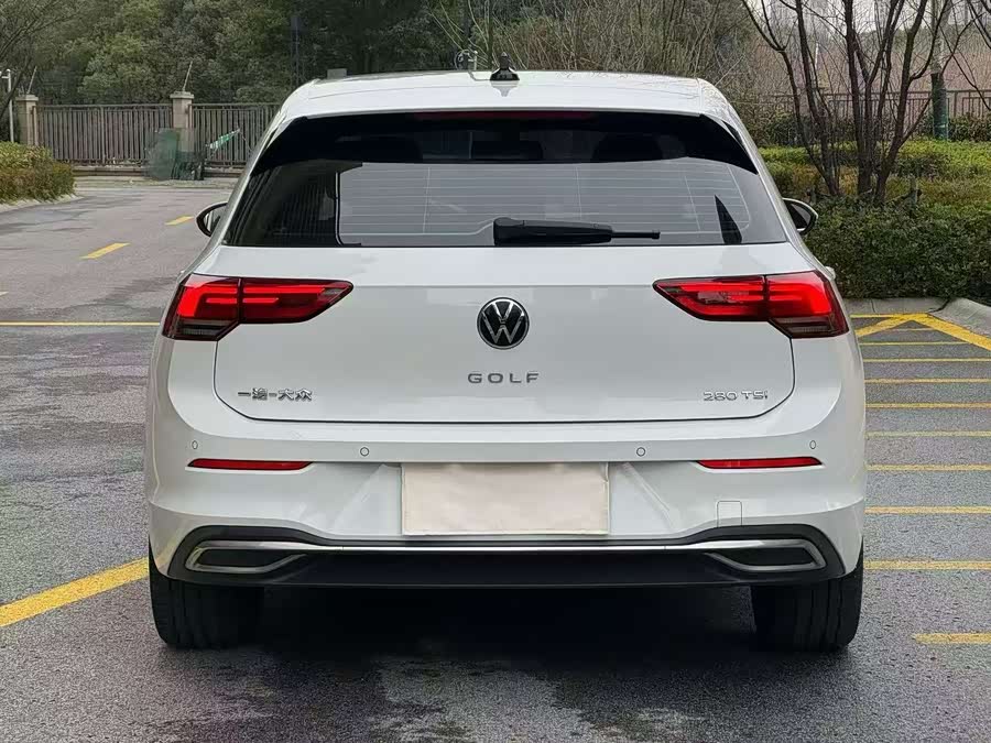 Volkswagen Golf 2023 car image #9