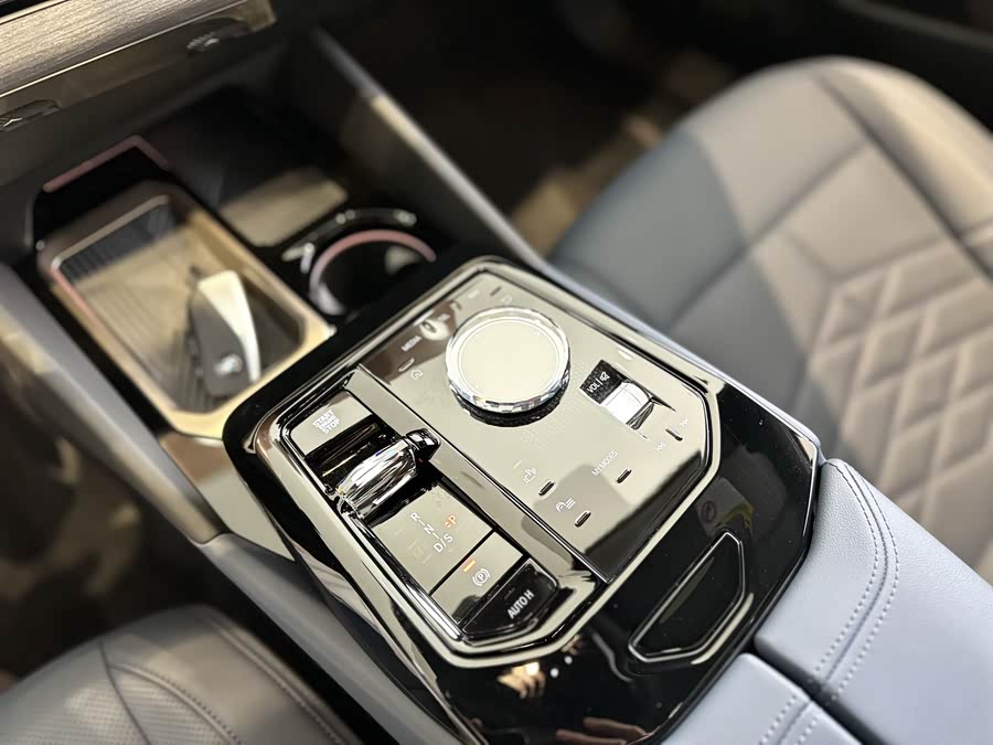 BMW 5 Series 2025 car image #9