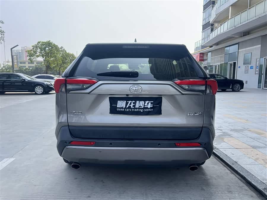 Toyota RAV4 2021 car image #9