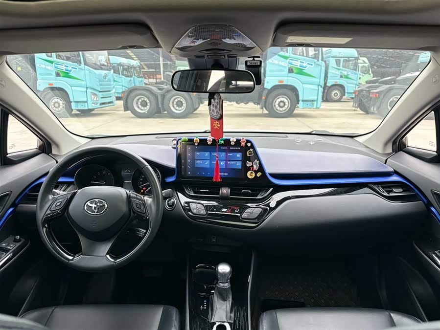 Toyota C-HR 2022 car image #9