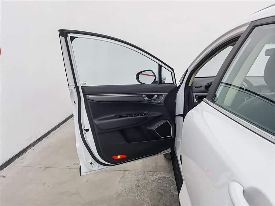 GEELY Emgrand GS 2018 car image #9