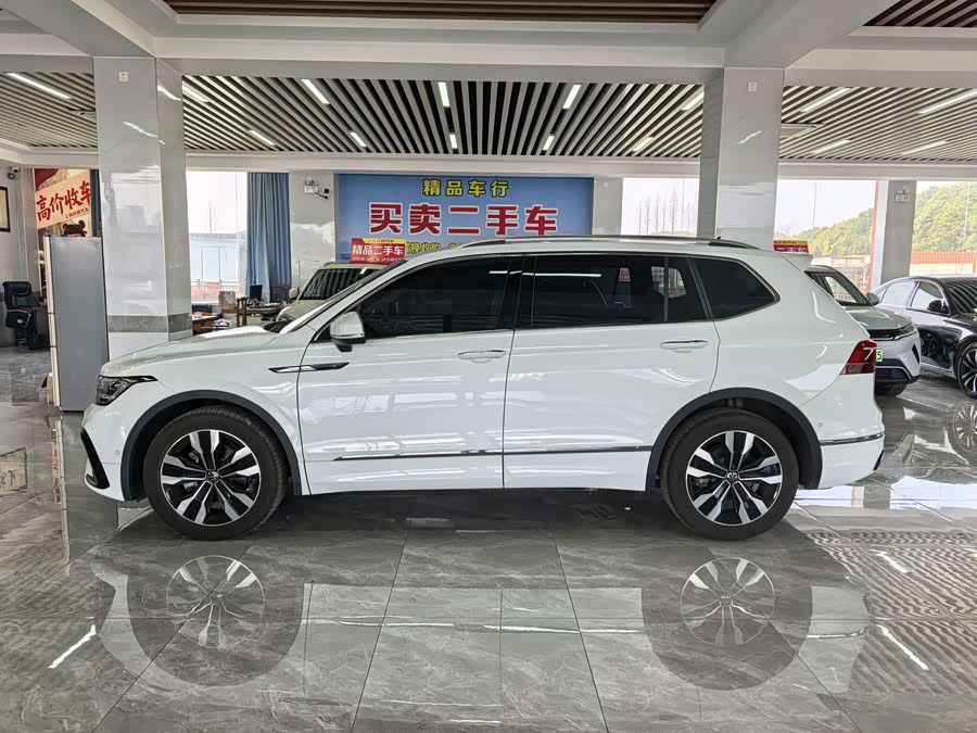 Volkswagen Tiguan L 2022 immagine di auto #9