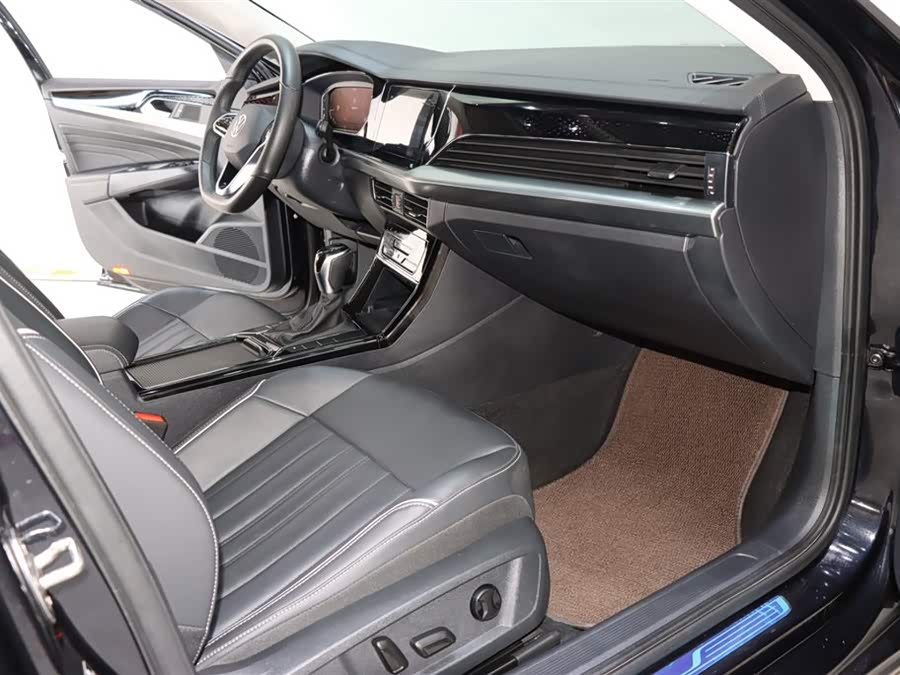 Volkswagen Passat 2023 car image #9