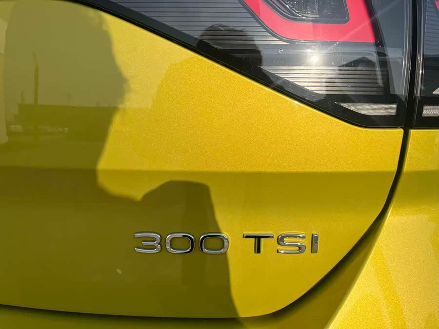 Volkswagen T-Roc 2023 car image #9