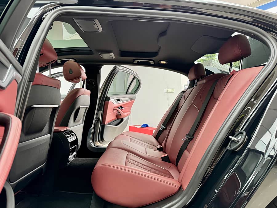 BMW 5 Series 2020 immagine di auto #9