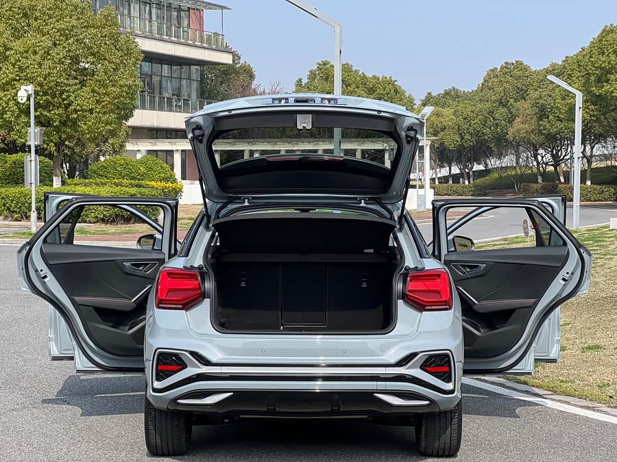 Audi Q2L 2023 صورة سيارة #9