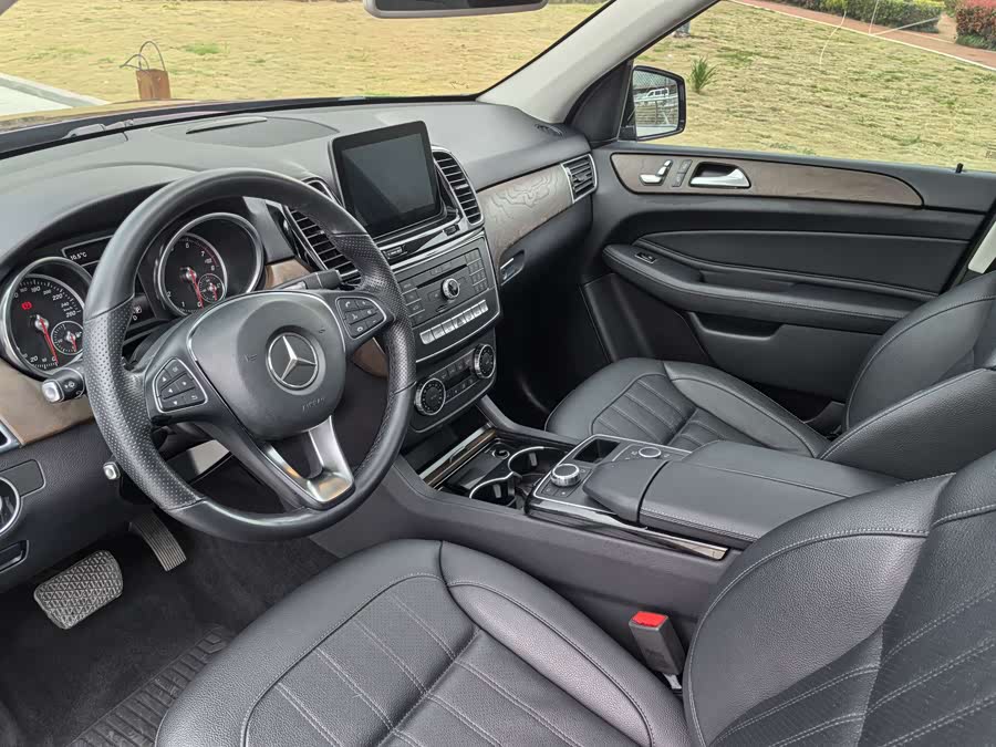 Mercedes-Benz GLE Class 2016 car image #9