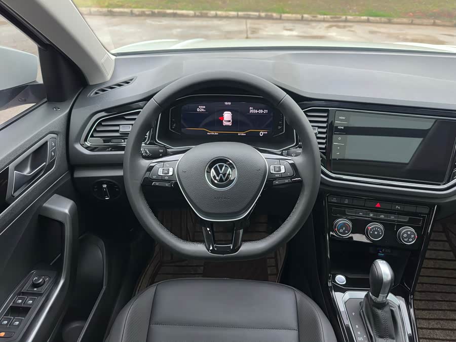 Volkswagen T-Roc 2023 #9 Volkswagen T-Roc 2023 car image #9
