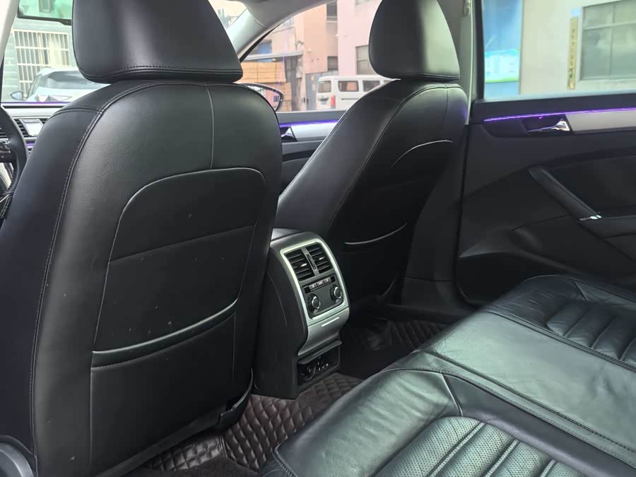 Volkswagen Passat 2011 изображение автомобиля #9