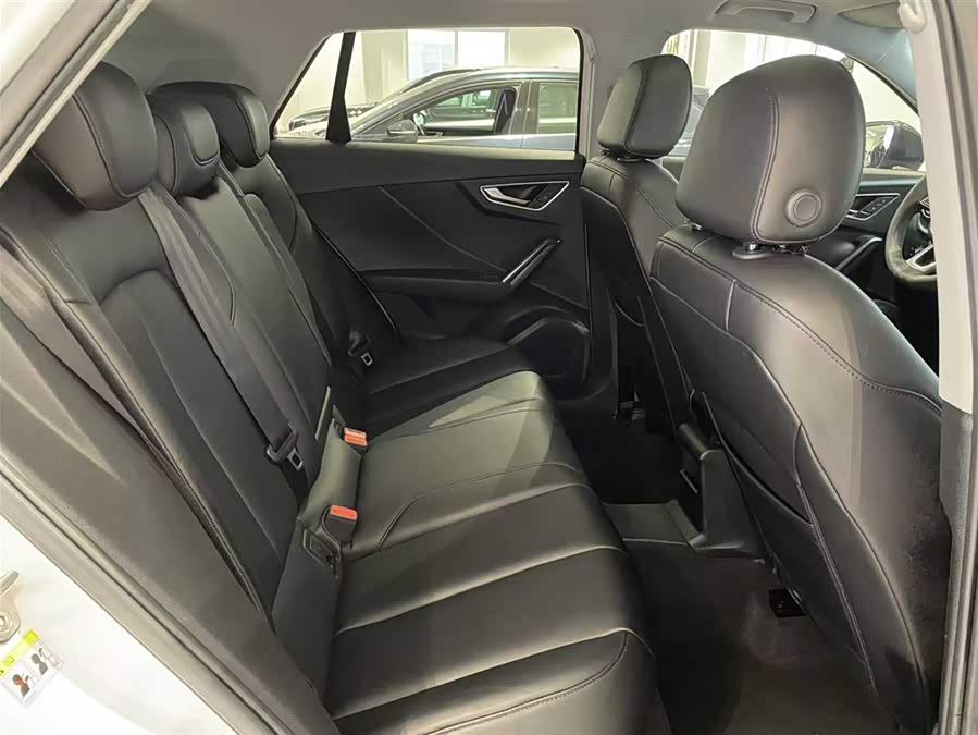 Audi Q2L 2020 car image #9