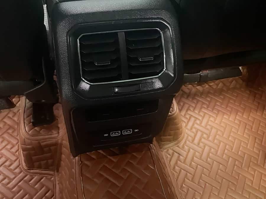 Volkswagen Tiguan L 2020 car image #9
