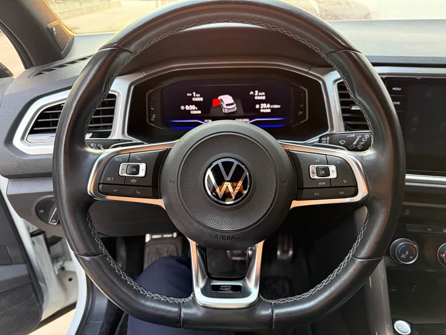 Volkswagen T-Roc 2022 car image #9