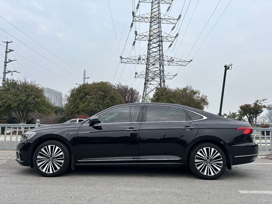 Volkswagen Passat 2021 car image #9