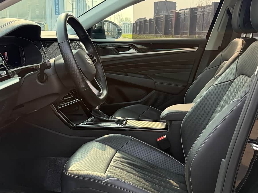 Volkswagen Passat 2023 صورة سيارة #9