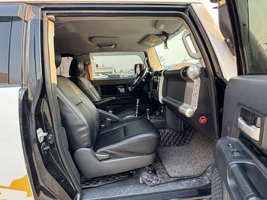 Toyota FJ Cruiser 2008 immagine di auto #9