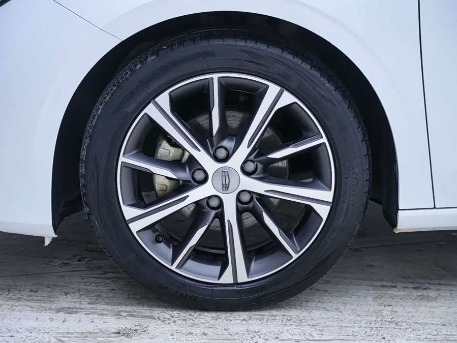 GEELY Emgrand 2021 car image #9