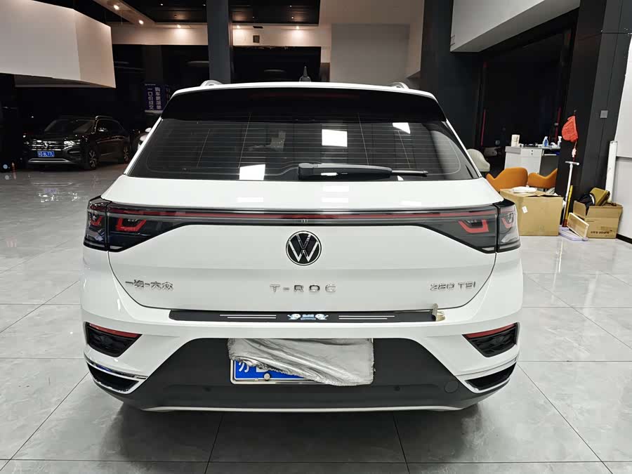 Volkswagen T-Roc 2023 car image #9