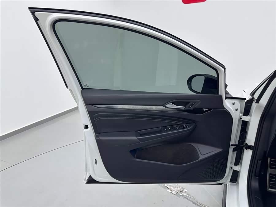 Volkswagen Golf 2020 car image #9