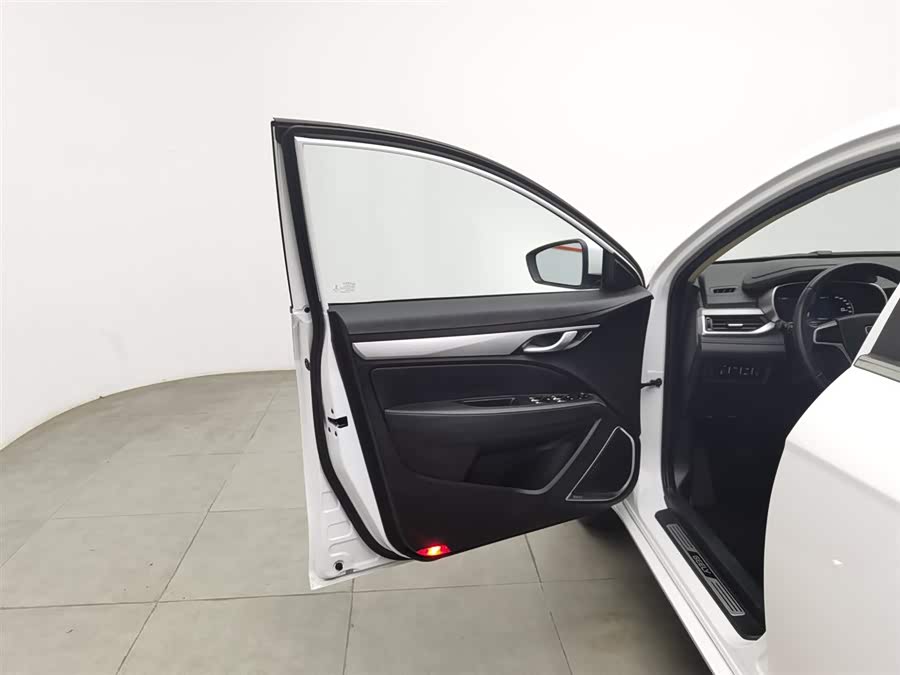 GEELY Emgrand 2018 car image #9