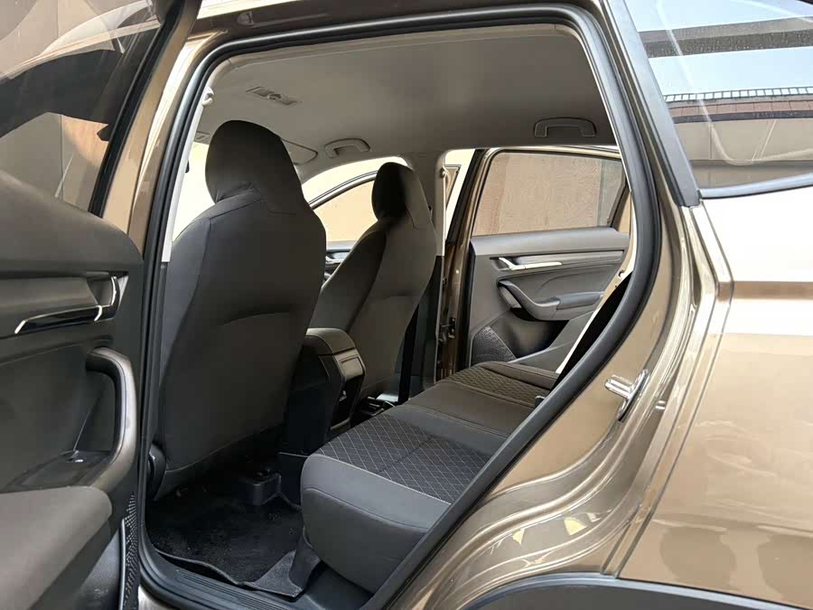 Skoda Kamiq 2021 car image #9