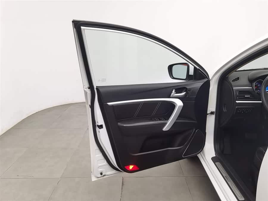 GEELY Emgrand 2016 car image #9