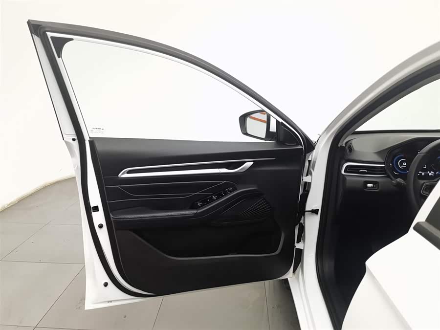 GEELY Emgrand 2024 car image #9
