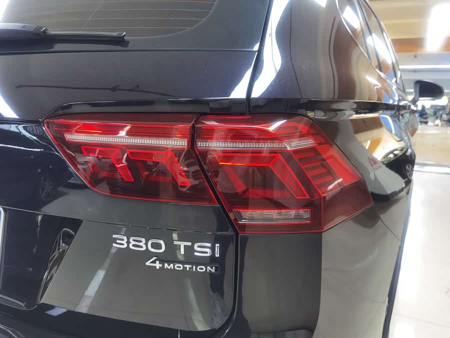 Volkswagen Tiguan L 2023 car image #9