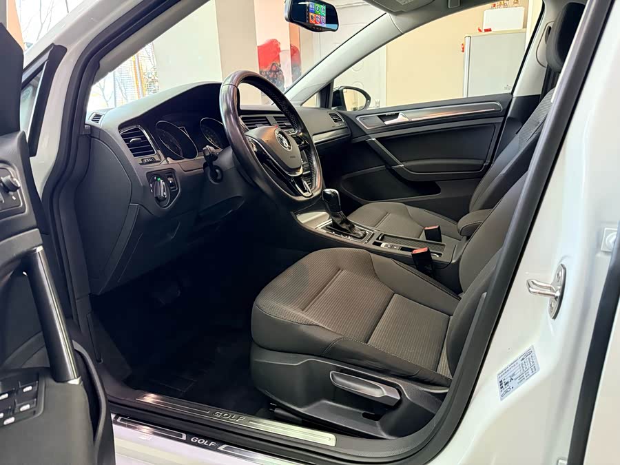 Volkswagen Golf 2017 car image #9