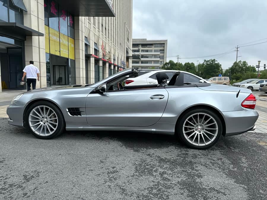 Mercedes-Benz SL Class 2010 car image #9