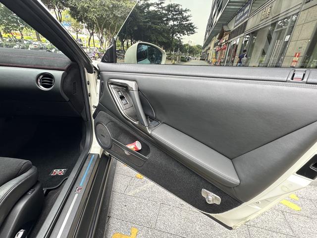 日产 日产GT-R 2010 汽车图片 #9