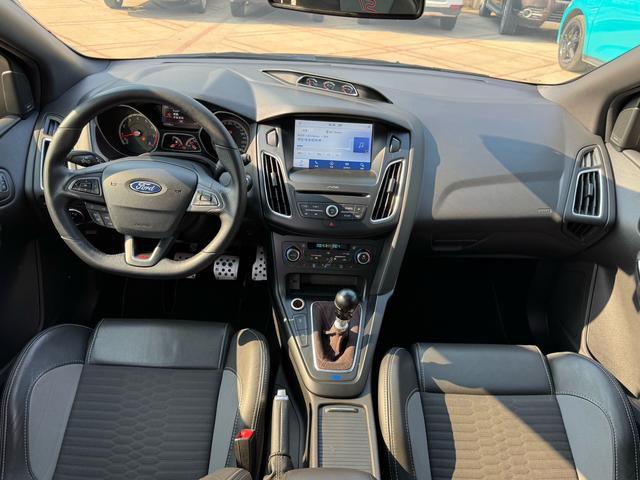 Ford Focus (Imported) 2017 car image #9